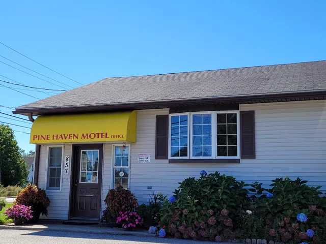 Pine Haven Motel & Cabins