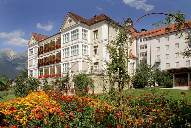 Exerzitienhaus - Kreuzschwestern Hall