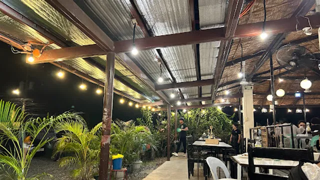 Ella Eting Native Chicken and Seafoods Grill