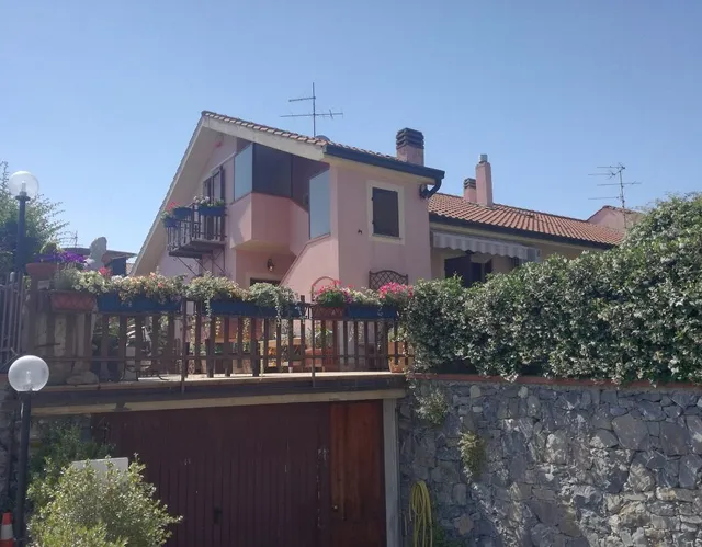 B&B LA GATTA E IL GLICINE