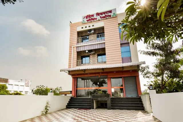 OYO Hotel Vijayraj Lodging And Boarding