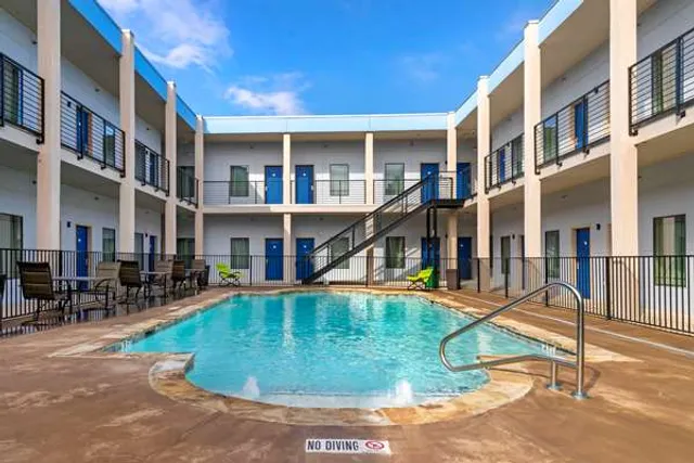 Quality Inn & Suites Elgin