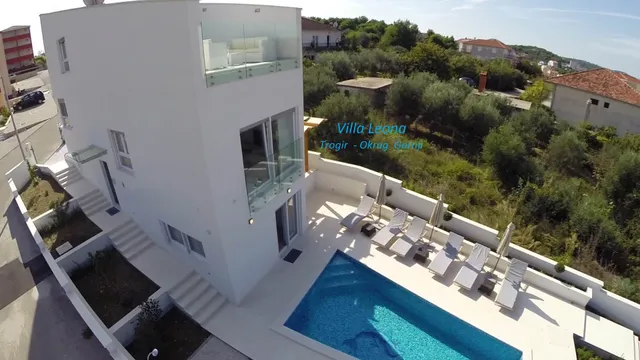 Apartments & Villa Leona