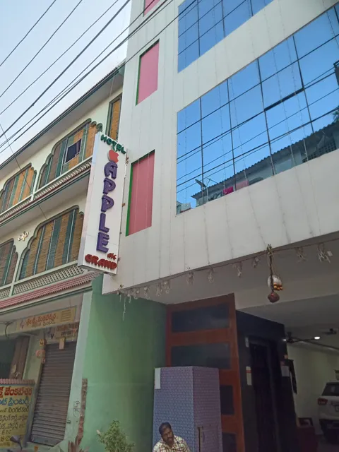 OYO Hotel Apple Grand