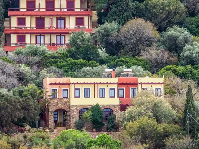 Aerikó Cafe-bar, Benovias Rooms And Apartments