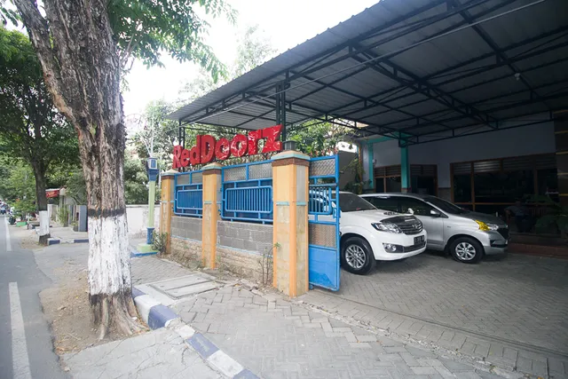 RedDoorz Syariah near Alun-Alun Bojonegoro