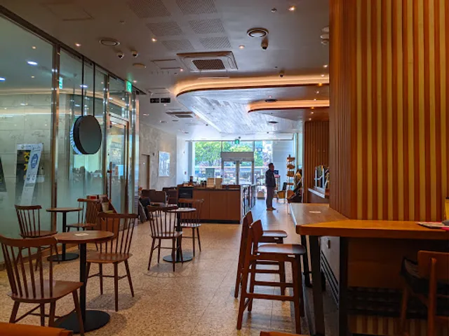 스타벅스 신흥역점