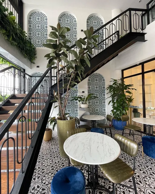 La Condessa Cafe and Lounge