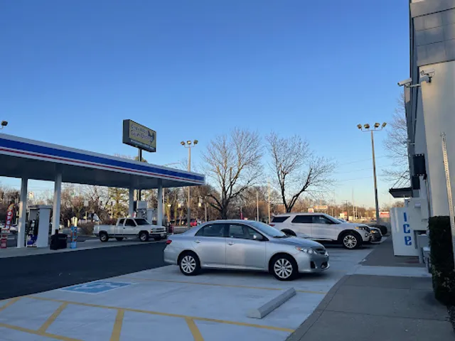 Crazy Bob’s Cajun Chicken/Covert Mart