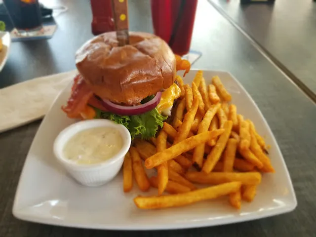 Crave Eats. Drinks. Nightlife.