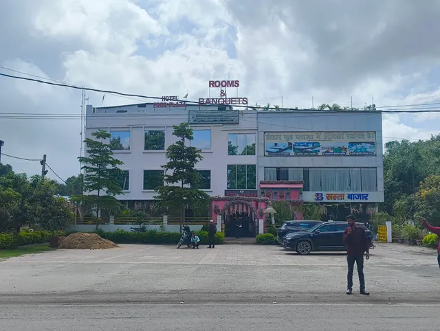 FOOD PLAZA HOTEL SHREYASH IN