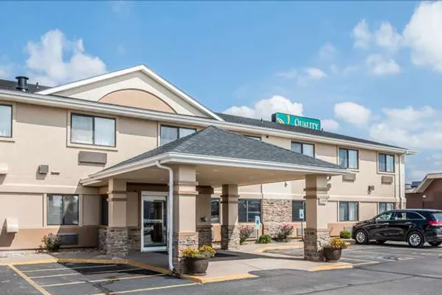 Quality Inn Coralville - Iowa River Landing