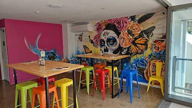 Mika Airlie Kitchen & Bar