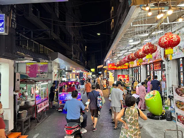 Pratunam Night Market