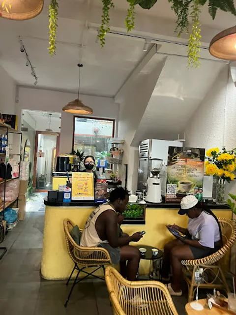 Tonkin Garden Egg Coffee & Eatery [Cafe & Croissant]