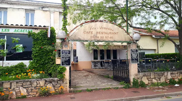 Les Acacias