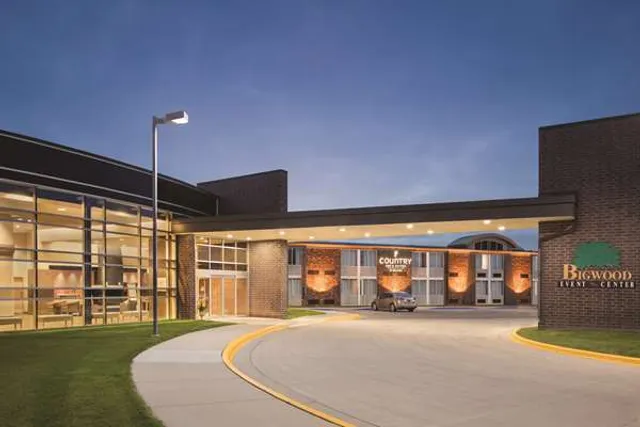 Country Inn & Suites by Radisson, Fergus Falls, MN