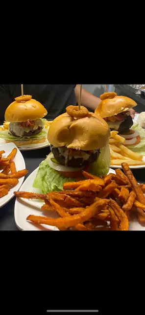 El Hamberguito y algo Más