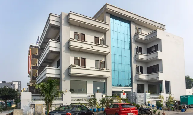 Mango House - Hotel in sector 104 Hazipur