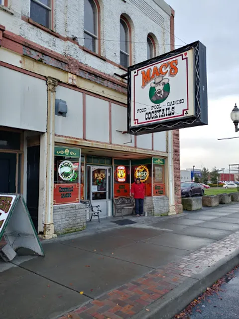 Mac's Tavern & Cardroom