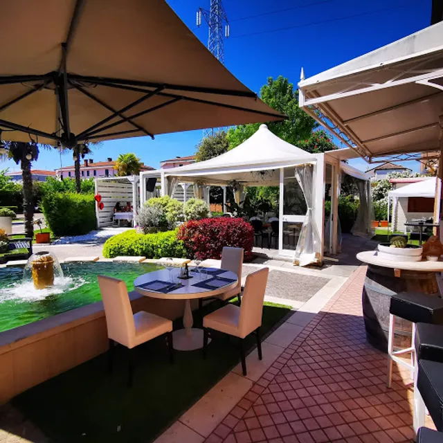 La Villa Garden Restaurant