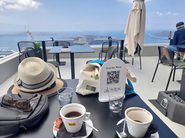 Akàstus Cafe & Cocktail Bar