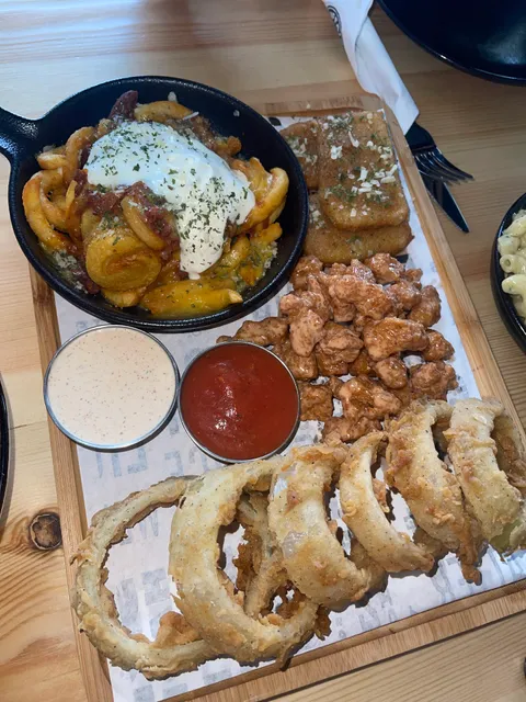 Buffalo Wings & Rings - Empire Pearl Towers