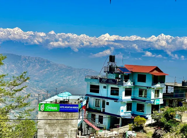 Hotel Mountain Mirror