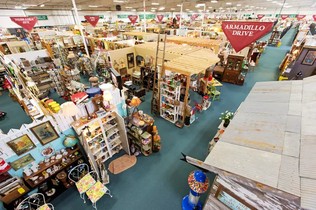 Brass Armadillo Antique Mall - Des Moines