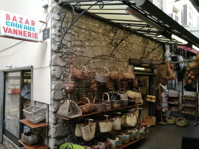 Le panier d’Antibes - Le bazar de l’hôtel de ville