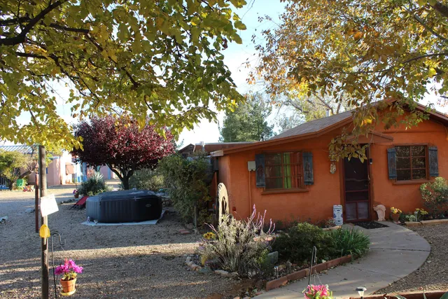 HiddenOasis (A Bed and Breakfast Community)