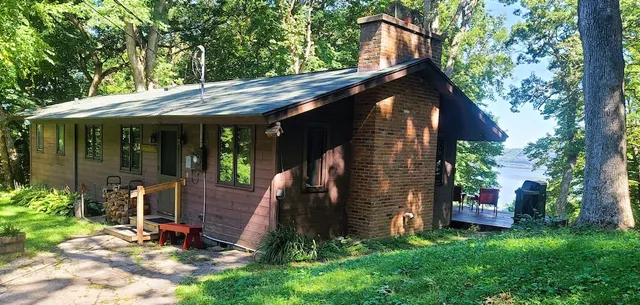 Four Mounds Inn B & B