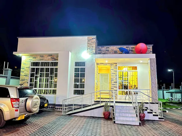 East Africa Hotel by Monalisa