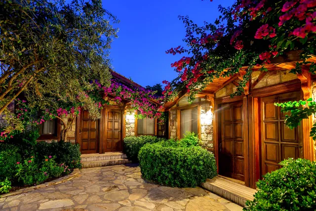 Lunabegonvil Stone Houses