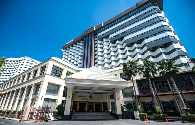 Jomtien Palm Beach Hotel & Resort