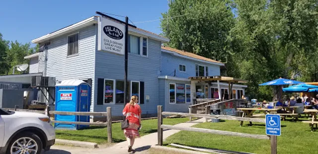Island Bar & Grill