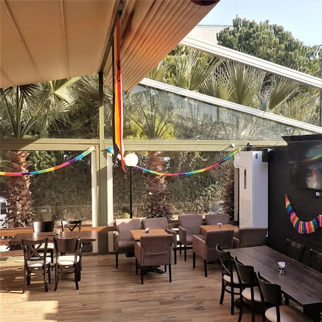 Kastelo beach bar & grill