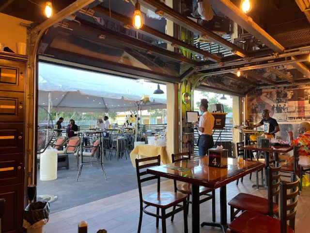 Smitty's Wings Sistrunk