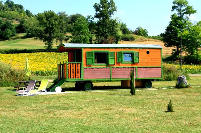 Gîtes Grand Pré ! et la Roulotte de Roquecor