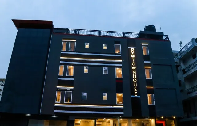 Super Townhouse Derawal Nagar