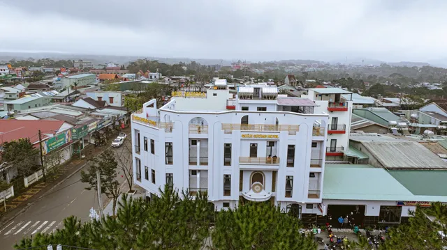 Quân Sương Hotel & Coffee - Măng Đen