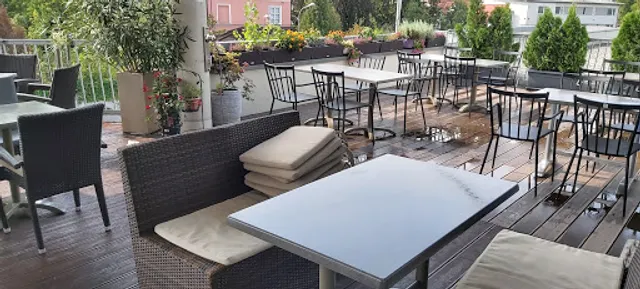 Yummy Restaurant - Zhu KG