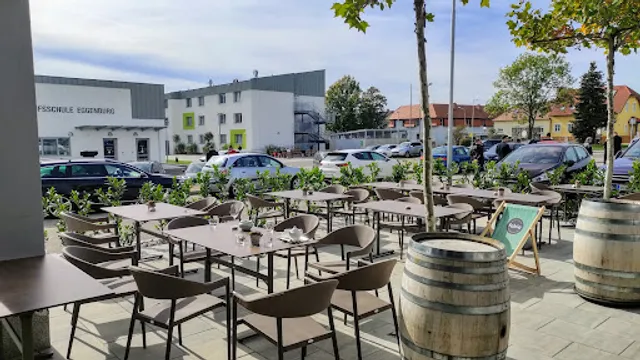 Egino Restaurant, Bar & Lounge