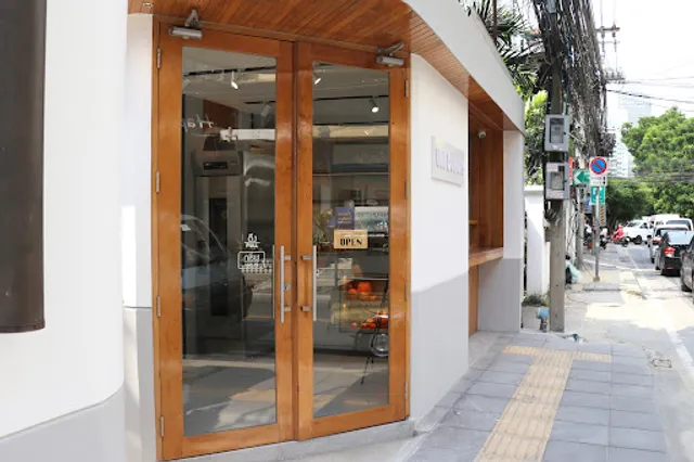 UNI DONUTS ASOK ยูนิโดนัท อโศก (สุขุมวิท 23)