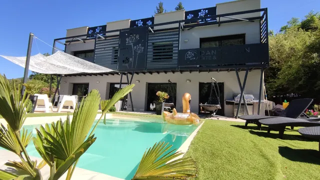 DANDELION GITE SPA nature design gite Gorges du Tarn Millau Aveyron | location vacances piscine jacuzzi rivière 5 étoiles