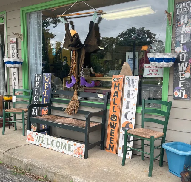 Melissa’s Mighty Finds Thrift & Re-Purpose & Antique Store