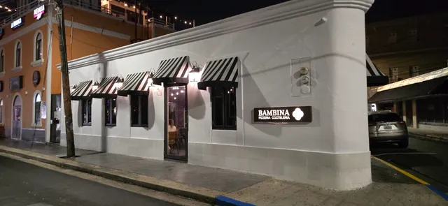 Bambina Pizzería & Coctelería