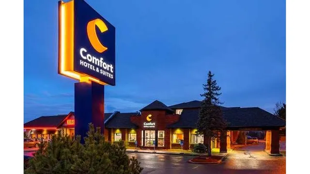 Comfort Hotel & Suites