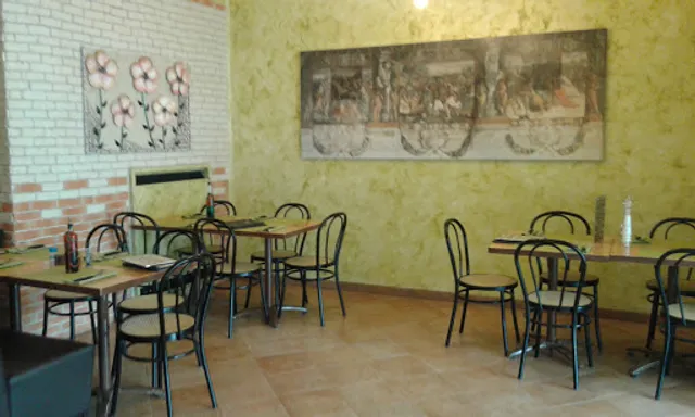 Pizzeria Kris (impasti particolari: integrale, carbone vegetale, fieno greco)