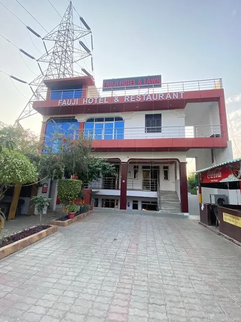 OYO Fauji Hotel & Lawn